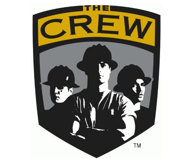 Columbus Crew. Su primer logo se integra tres personajes en el escudo, haciendo referencia al ‘equipo’.