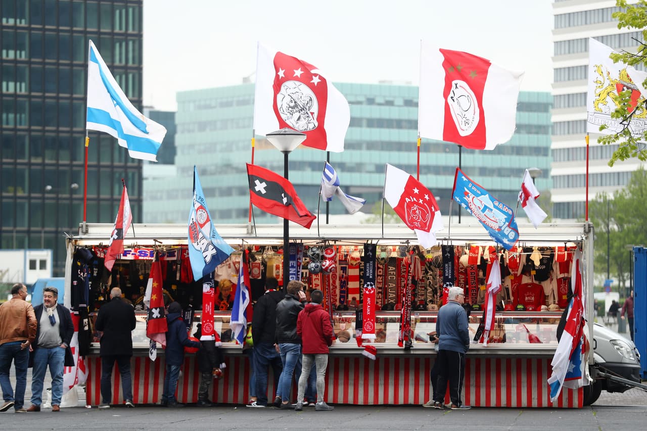 Miles de aficionados ingleses, del Tottenham Hotspur, llegaron hasta Amsterdam para vivir en el Johan Cruyff Arena una gran Semifinal de UEFA Champions League ante el Ajax. El ambiente, en las horas previas, lo pusieron ellos, pero dentro del estadio los locales fueron los que se hicieron sentir.
