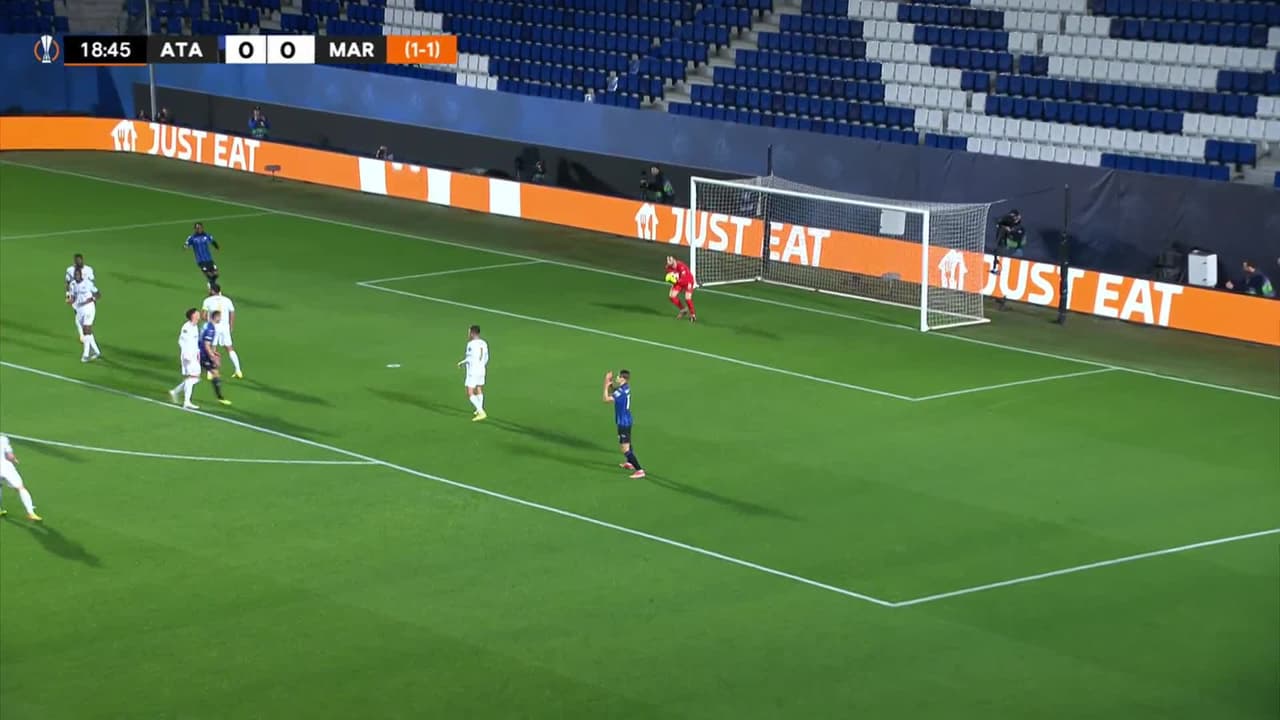 ¡TIRO ATAJADO! disparo por Davide Zappacosta.