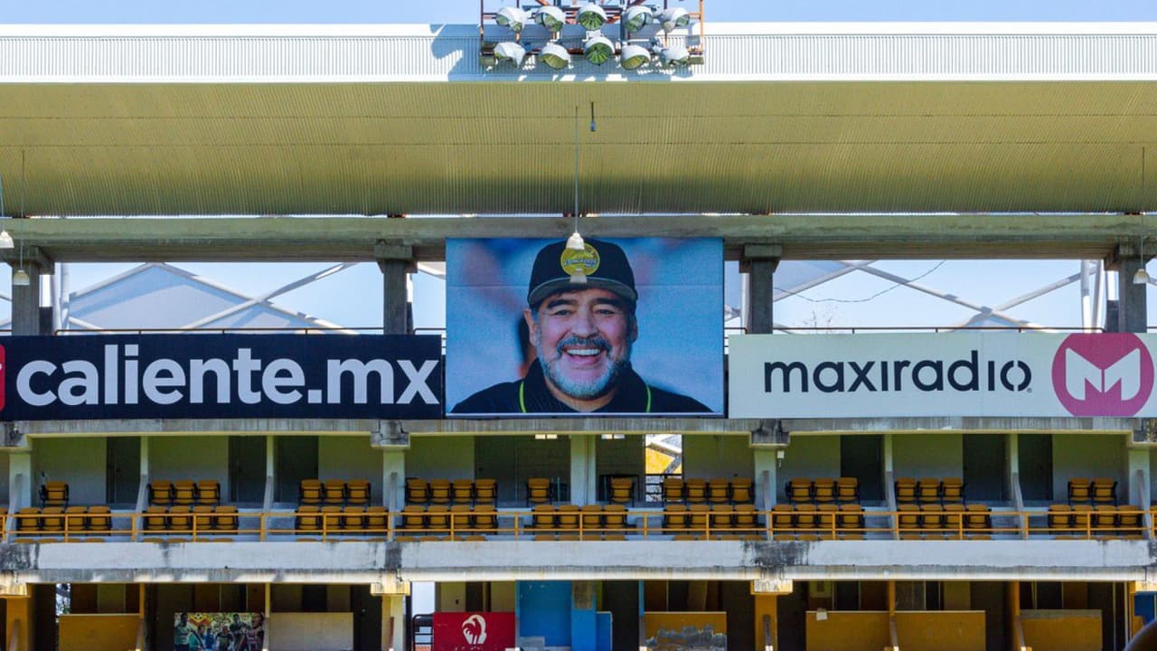 Dorados de Sinaloa rinde homenaje a Maradona