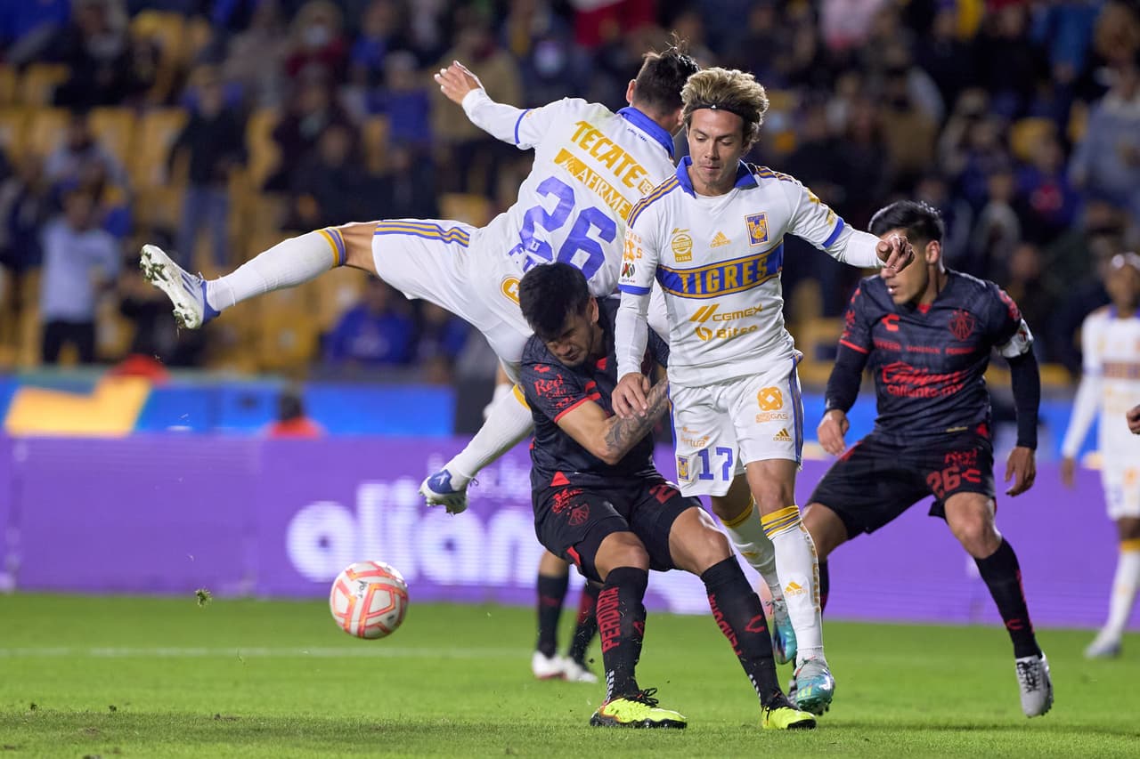 Tigres de la UANL se presentó en su estadio para recibir a los rojinegros del Atlas para su fecha de la Copa por México y consiguió la victoria por la solitaria anotación de Jesús Angulo con lo que los locales se quedaron con la victoria en 'El volcán'.