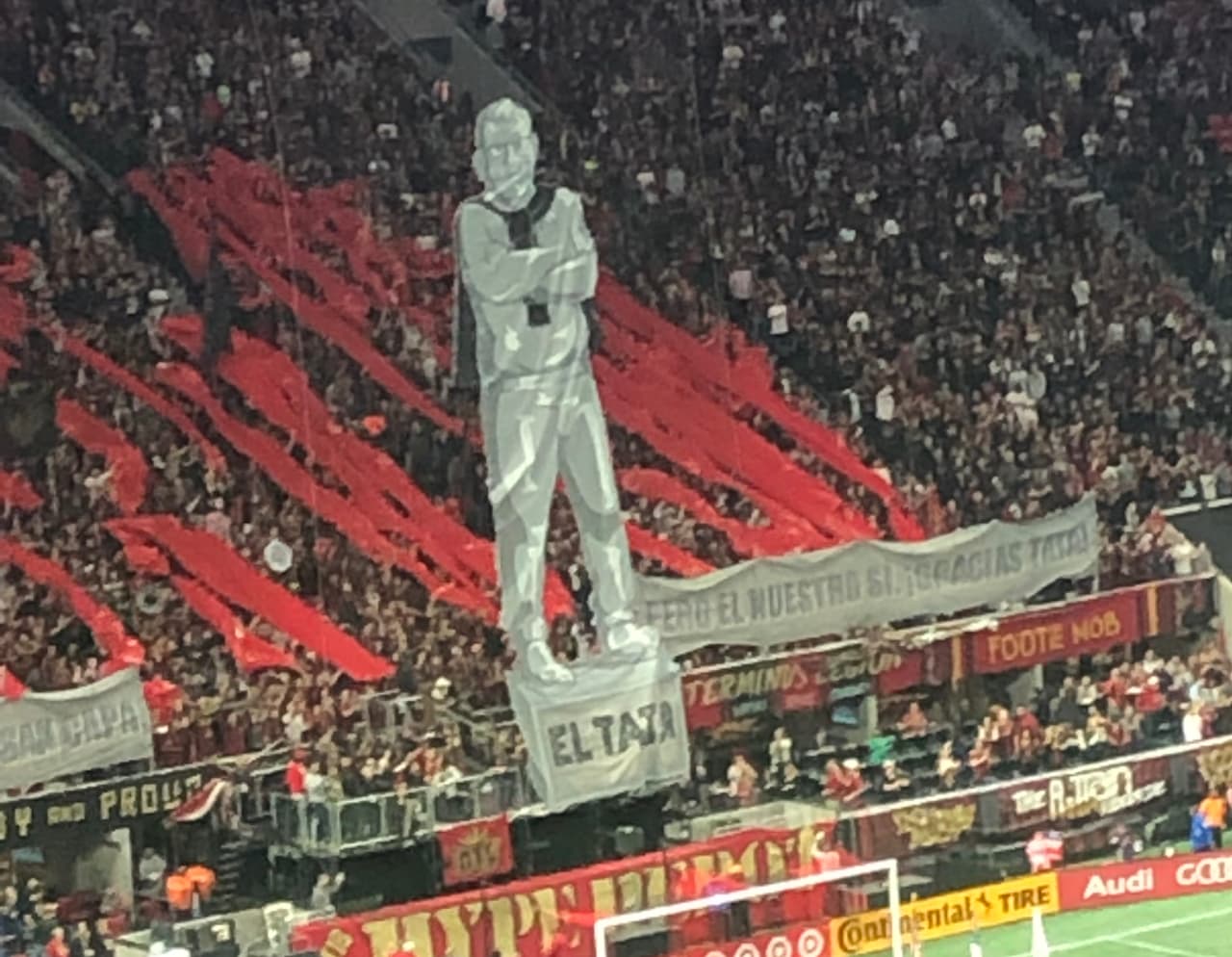 Con este espectacular mosaico la afición de Atlanta United FC comienza a despedirse de Gerardo Martino