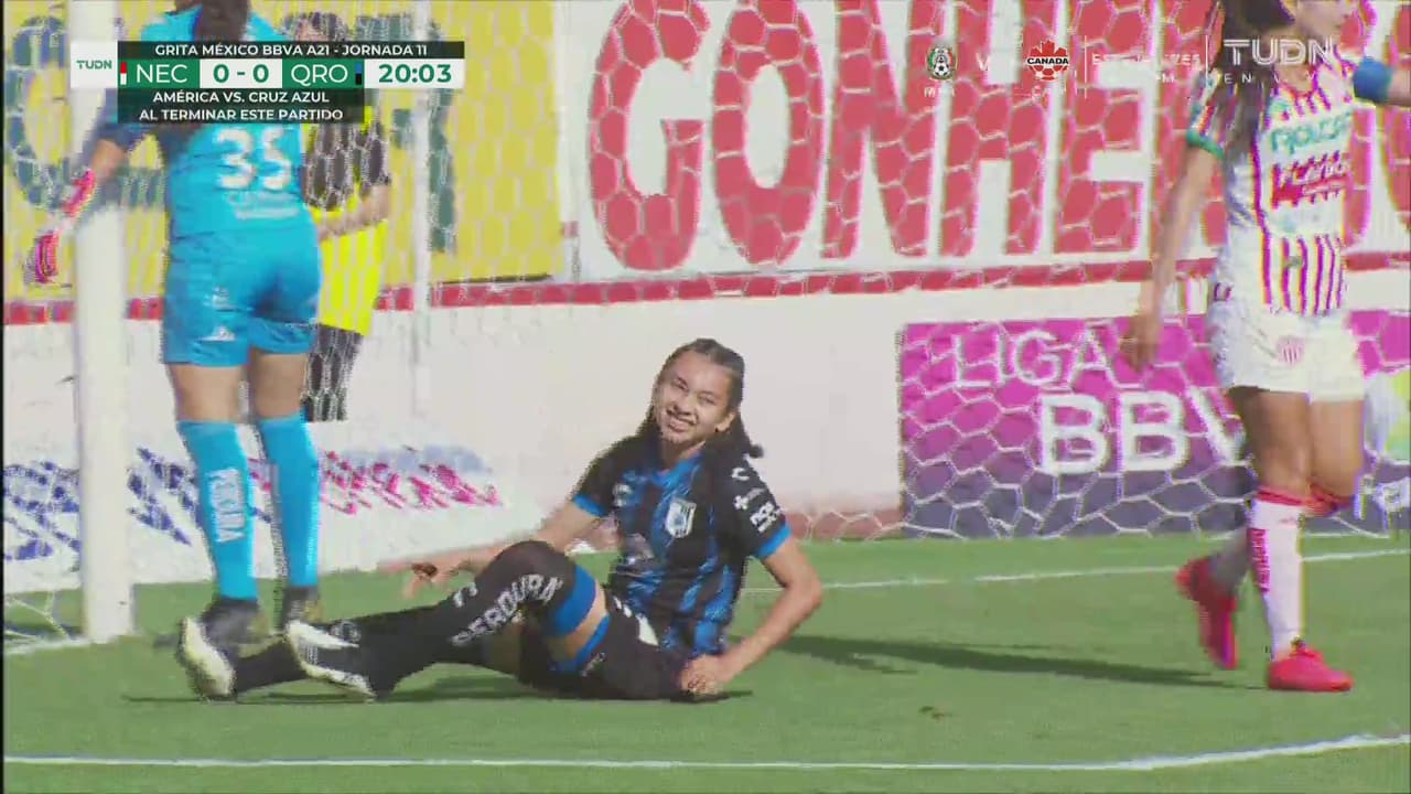 ¡Remata sola y falla! Servín pone un bombón y Jacky García no anota