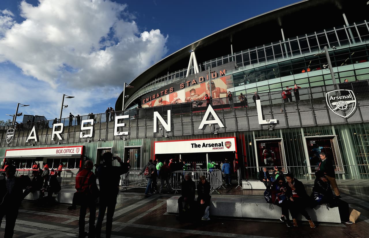 Los fanáticos de Arsenal y Atlético de Madrid vivieron con intensidad y alegría en medio del partido de ida de la semifinal de Europa League en Londres.