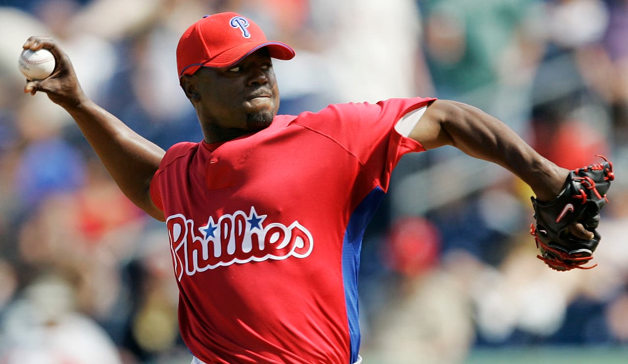 Desempeñándose como lanzador de relevo la mayor parte de su carrera, Tom 'Flash' Gordon no solo sirvió como inspiración del escritor Stephen King para intitular uno de sus libros (
<i>La chica que amaba a Tom Gordon</i>) jugó de 1988 a 2009 en las Mayores con Kansas City, Boston, Cubs, Yankees, Phillies y Diamondbacks.