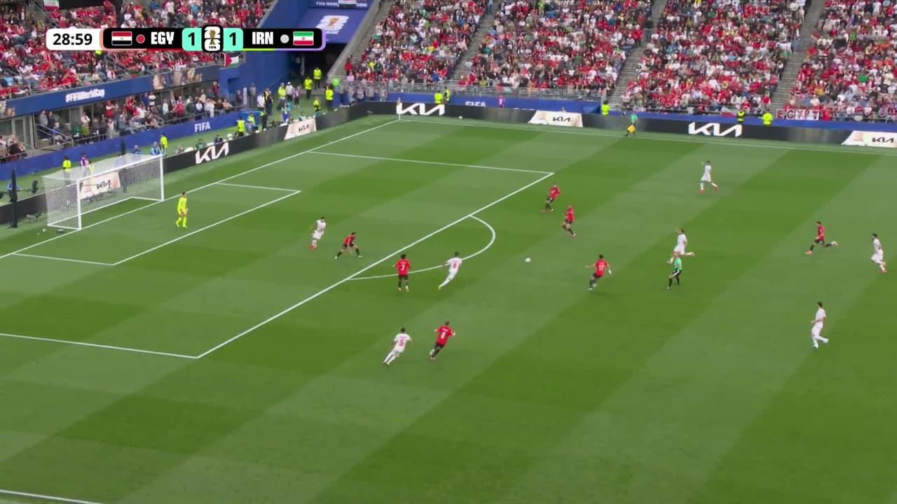 ¡TIRO ATAJADO! disparo por Trezeguet.