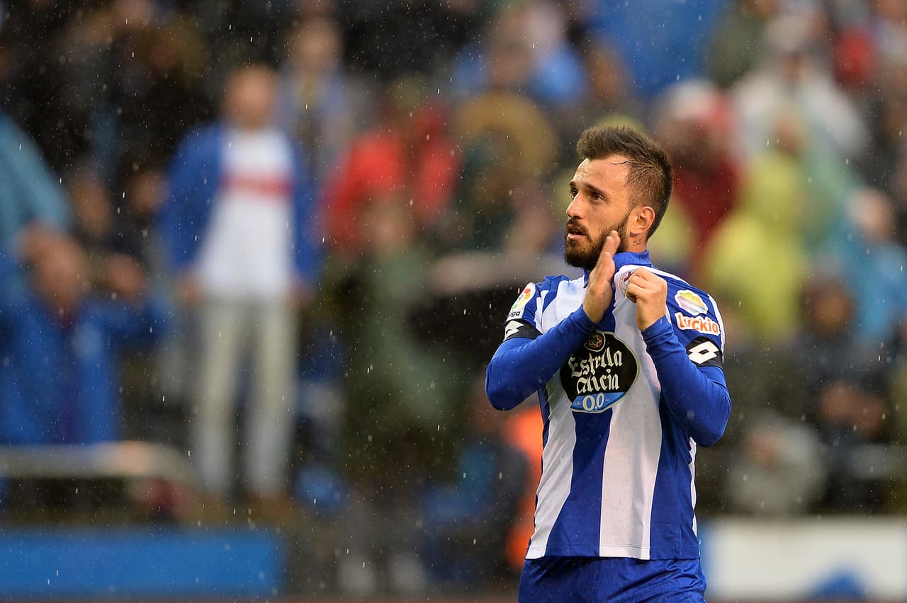 Emre Çolak, que brilló con el Deportivo La Coruña, se encuentra sin equipo tras dejarl al Al-Wahda. El mediapunta tiene 28 años.