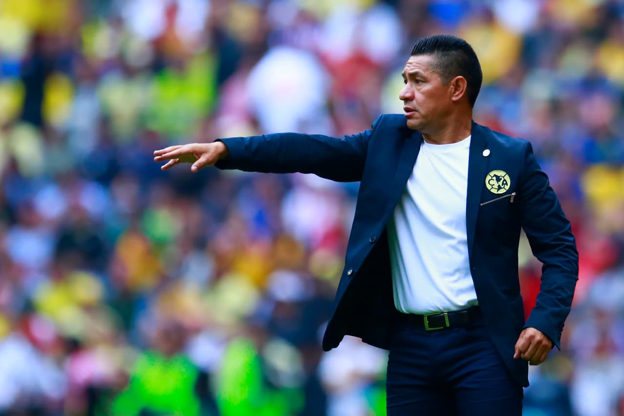 El reemplazo de Matosas fue Ignacio Ambriz, que en el certamen local no tuvo éxito y cuyo rendimiento fue muy irregular. Sin embargo, retuvo el título de la Liga de Campeones de la Concacaf en 2016.