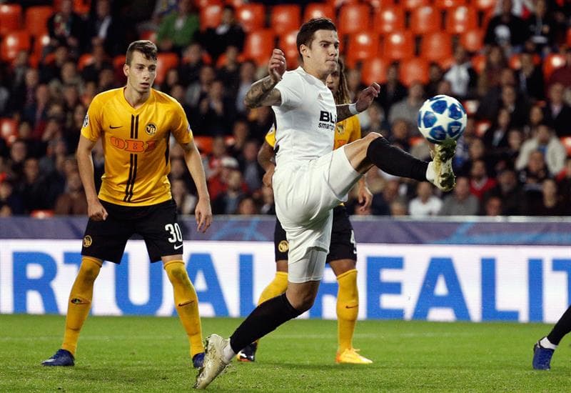 Sin embargo, la dicha del equipo suizo duró muy poco porque de nuevo Mina aprovechó una desinteligencia en la defensa para poner a Valencia arriba 2-1 al minuto 42 del segundo tiempo.