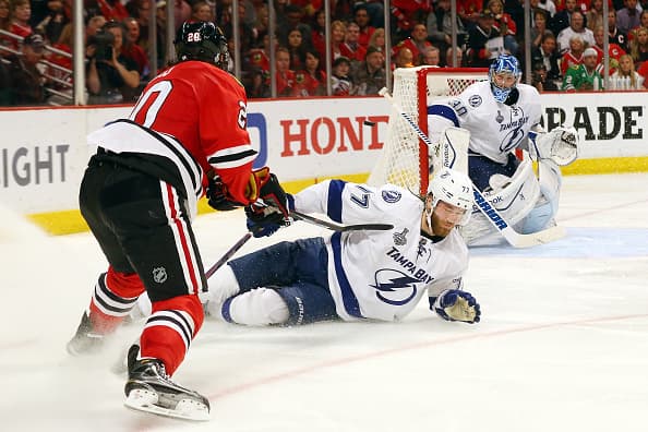 Desde el 1938 los Chicago Blackhawks no ganaban en su propia casa. Este es el tercer título en seis años