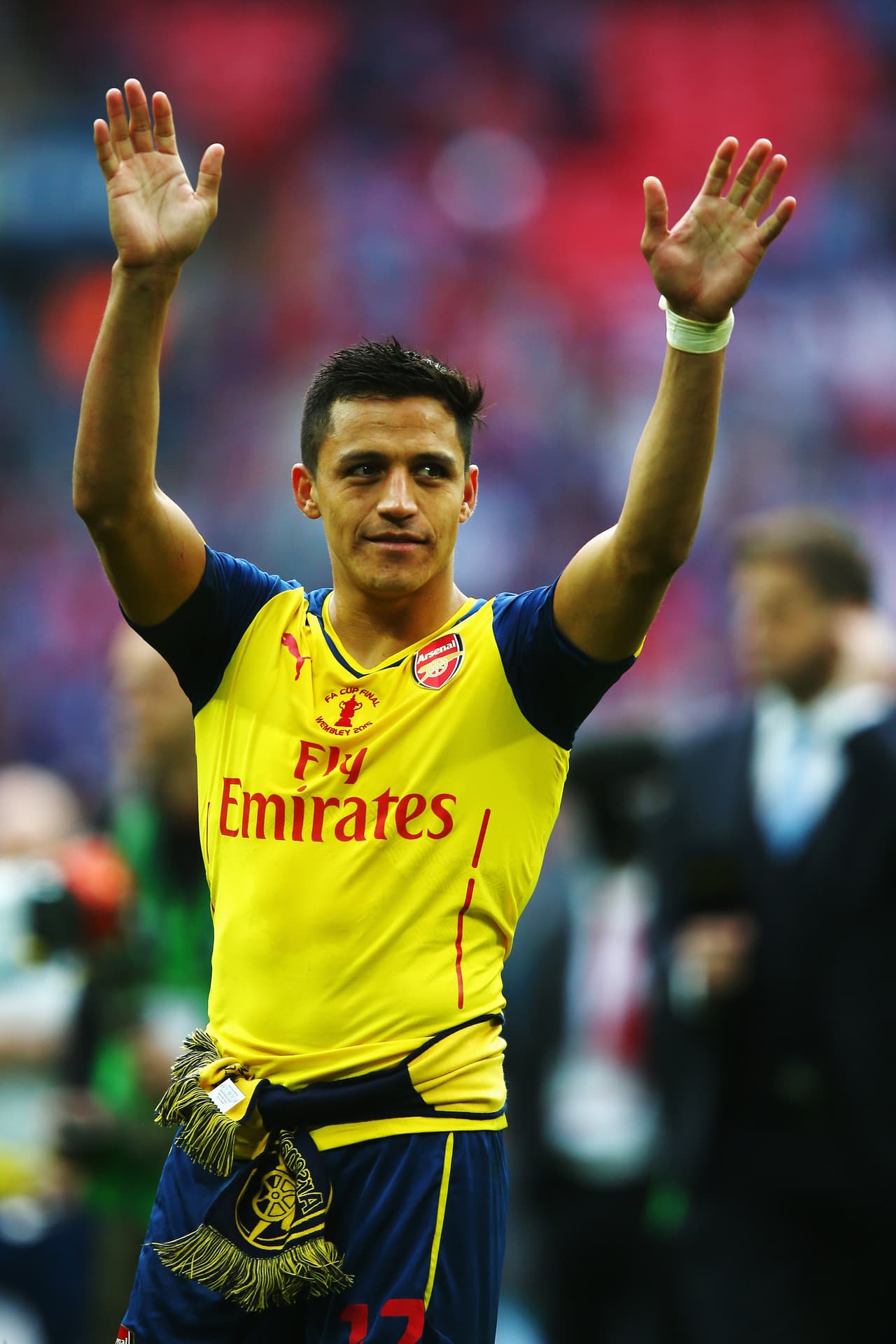 Los Gunners destrozaron al Aston Villa para alzar la Copa de Inglaterra.