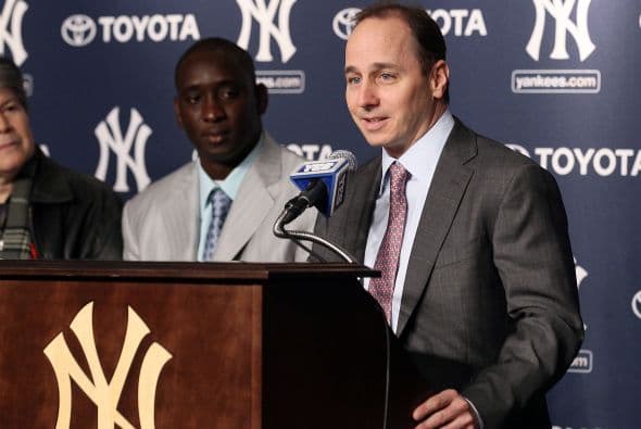 Brian Cashman no estaba contento con los $35 millones que desembolsarán los Yankees, pero el dueño del equipo, Hal Steinbrenne, no lo escuchó y firmó el contrato. Aún así, el gerente de los Bombarderos del Bronx dio una calurosa bienvenida al dominicano.