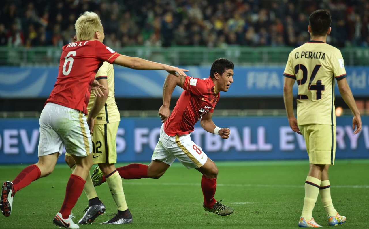 Paulinho del Guangzhou de China aprovechó la indisciplina del equipo mexicano para eliminarlo en instancias semifinales.