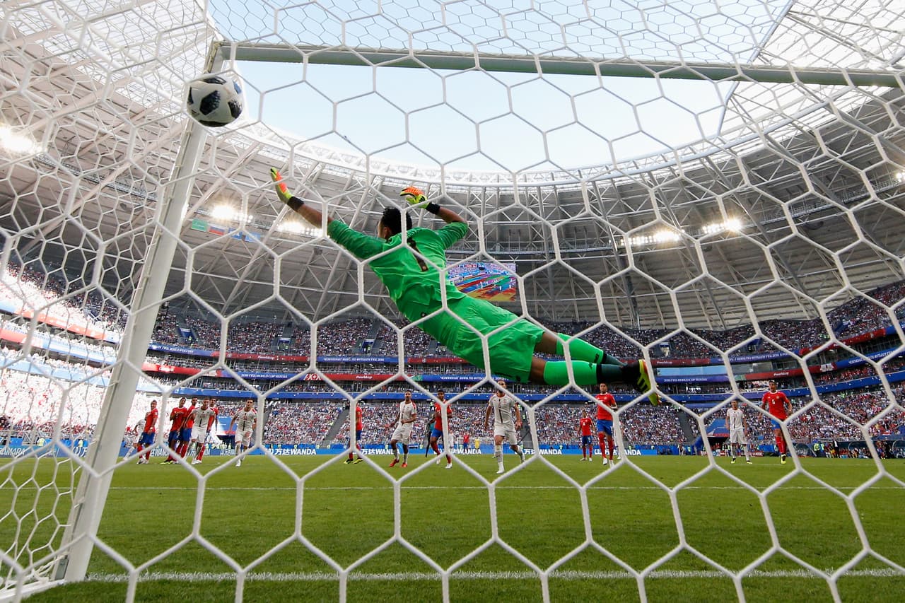 El golazo de tiro libre de Aleksandar Kolarov (56') sentenció el triunfo serbio sobre los 'Ticos'.