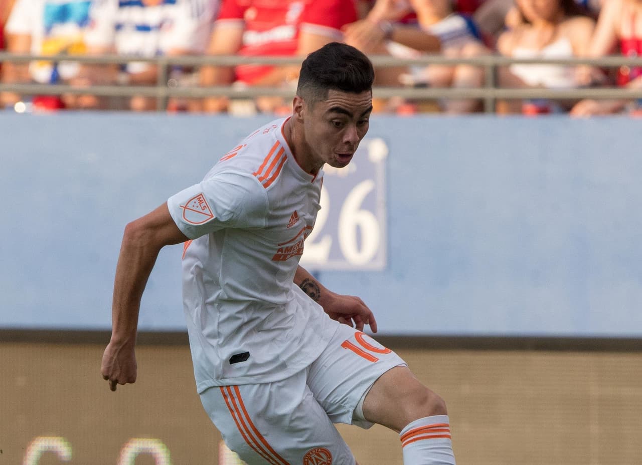 En Atlanta United no todos los goles los hace el rompe récords de Josef Martínez, Miguel Almirón también sabe definir. El paraguayo hizo un par ante Colorado, invirtiendo roles con el venezolano que ahora le regreso los favores.