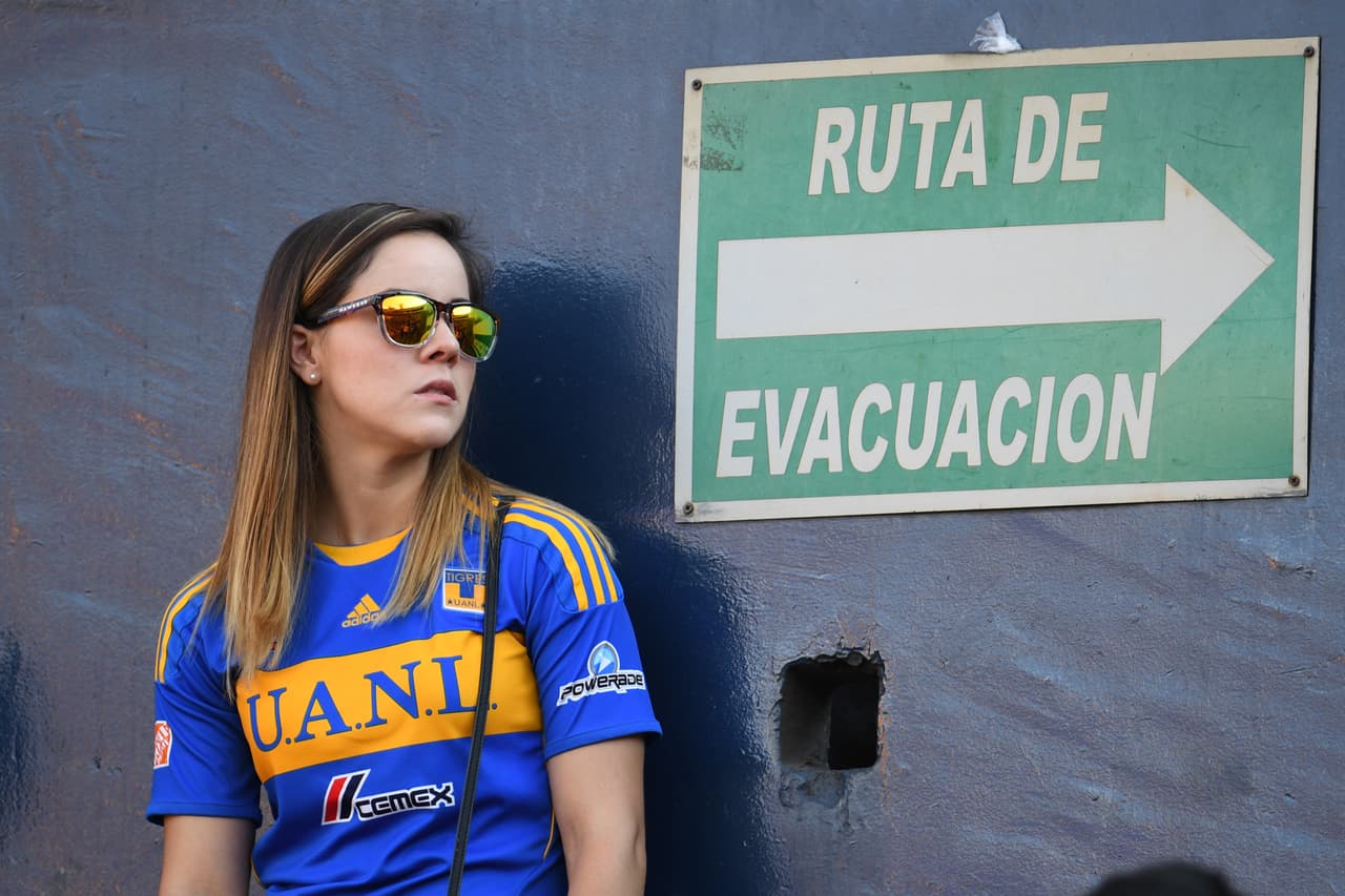 El color de la afición en la Jornada 9