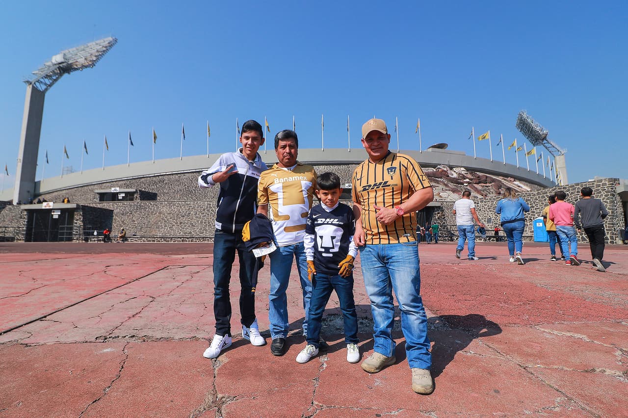 Los fanáticos le dieron un color diferente en las tribunas para el partido entre Pumas y Veracruz en el estadio Olímpico Universitario en la Jornada 1 del Clausura 2019 en la Liga MX.