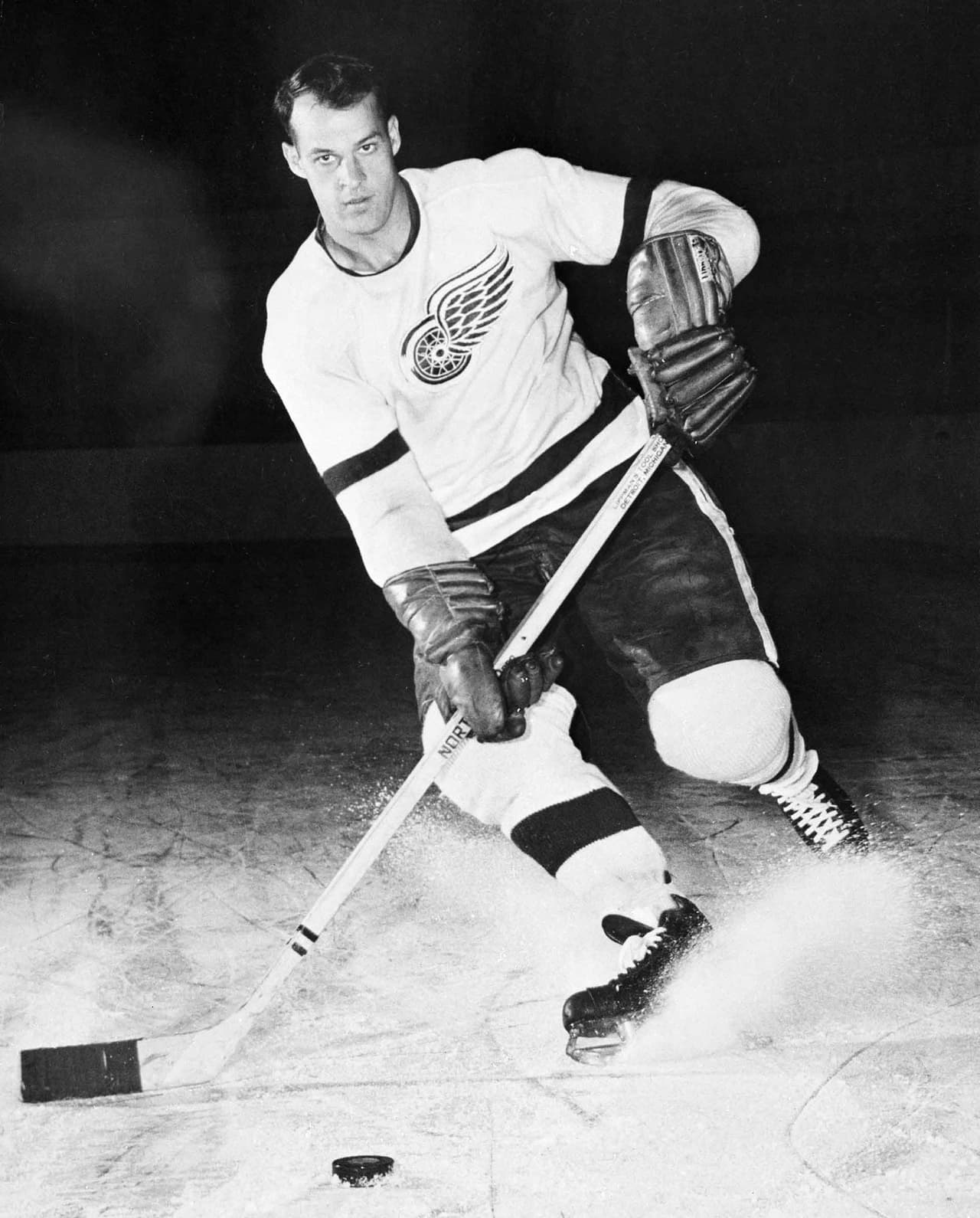 Gordie Howe, el grandioso 'Mr. Hockey' que jugó 26 campañas en la NHL murió a los 88 años 