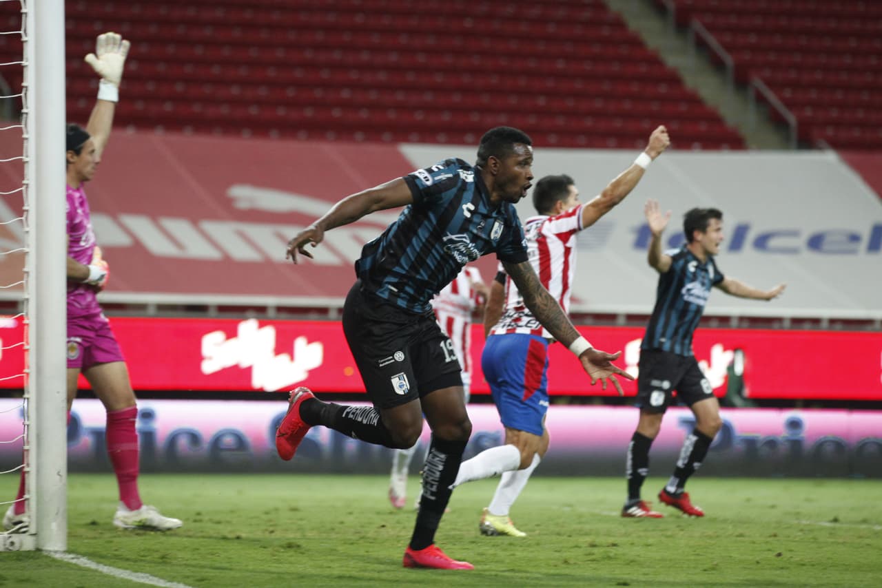 J.J. Macías no consigue anotar un penal al minuto 90+3 y Las Chivas terminan empatando en casa frente al Querétaro.