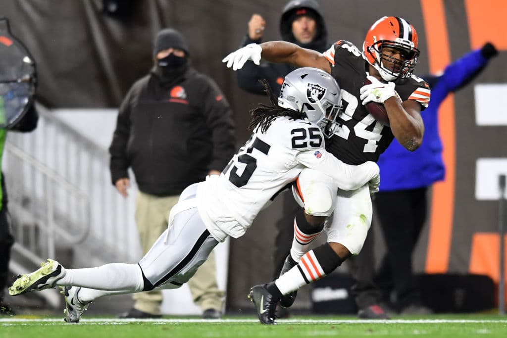 En un duelo de defensas, el local sale dañado y Las Vegas Raiders se quedan la victoria 16-14 sobre los Cleveland Browns.