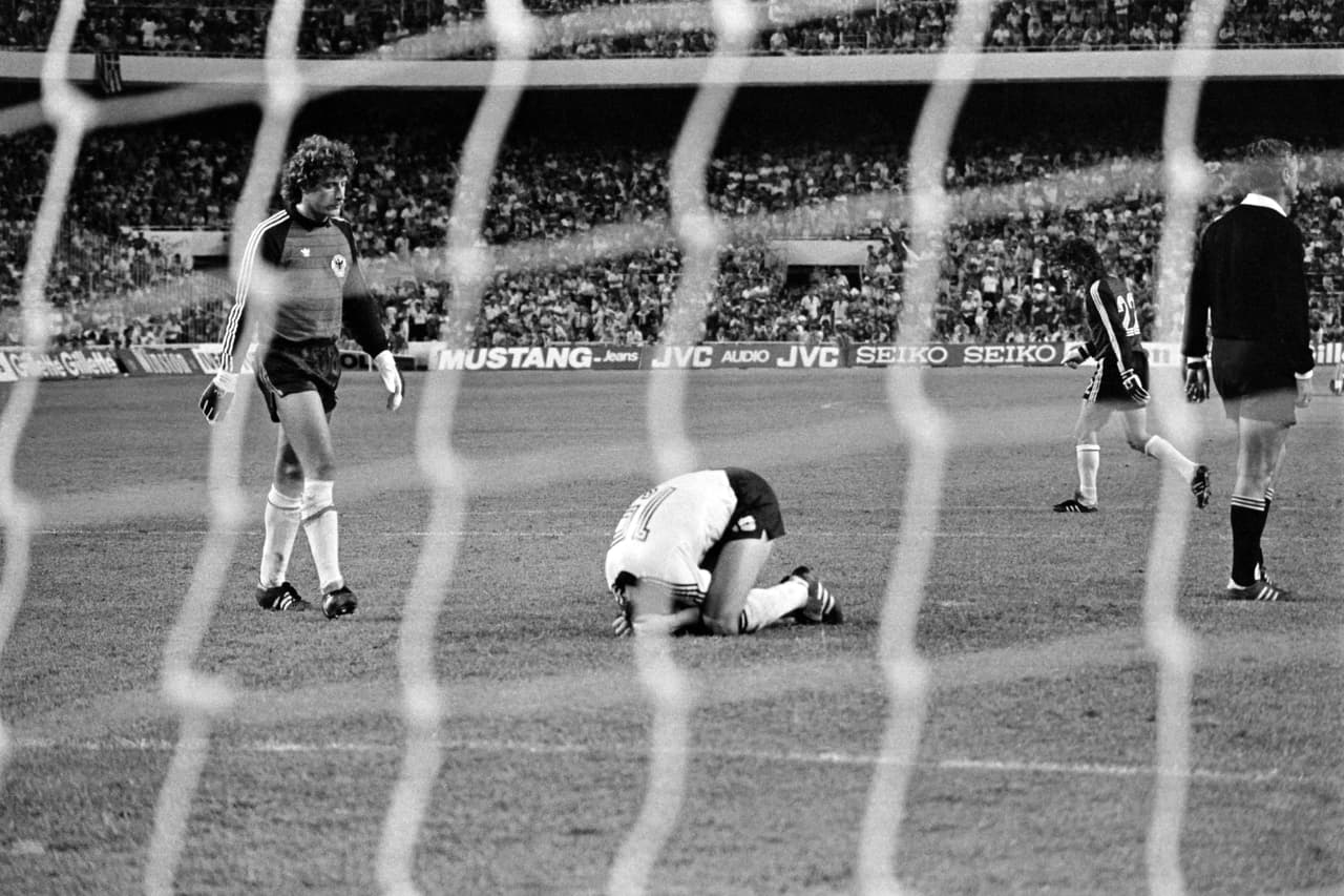 Paradójicamente, Alemania Federal fue protagonista en 1976 y lo era ahora, aunque para esa ocasión perdió contra Checoslovaquia con el gol de definición de Antonio Panenka que pasó a la historia.