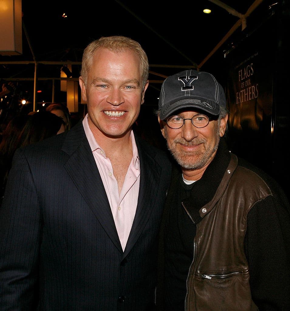 The Hitcher (2007) - Una pareja de estudiantes (Jim y Grace) emprenden un viaje por sus vacaciones de primavera, pero éste se tornará en una pesadilla cuando recogen a un misterioso autoestopista.
<br>