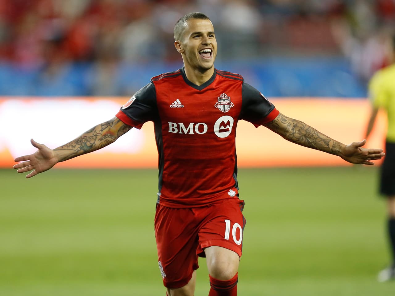 Nuevo golazo de Giovinco, par de asistencias de Vázquez resultan en goleada del superlíder Toronto