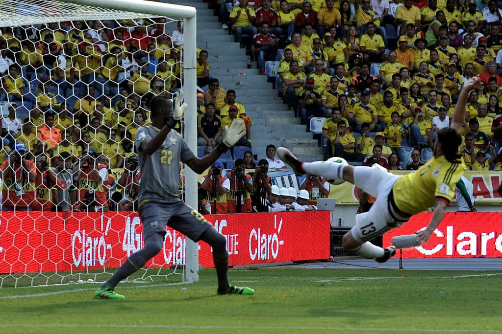 A pesar de eso con la Selección Colombia tuvo oportunidades e incluso en febrero de 2016 tuvo su primer llamado. El 29 de marzo de ese año, en su cumpleaños, marcó su primer gol para su país.