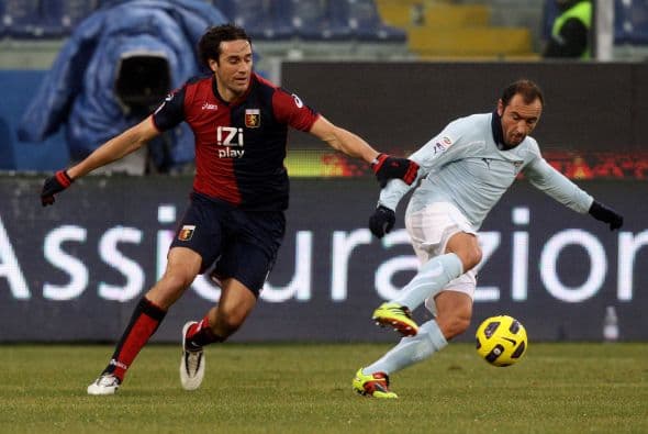 Por último, Lazio tenía la esperanza de no perder el paso del líder Milan en su encuentro con el Genoa.