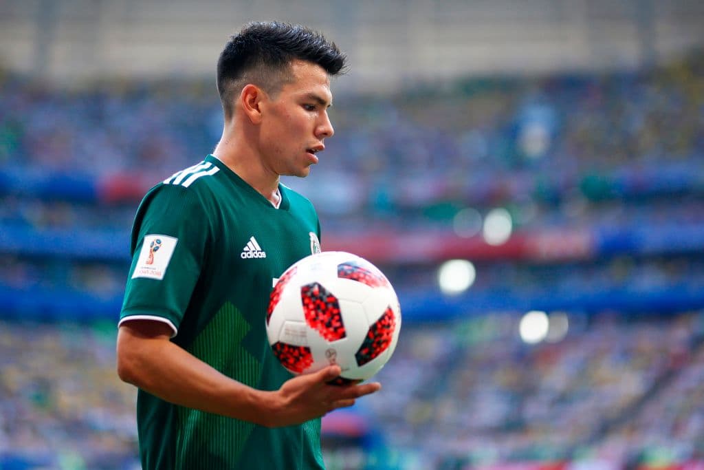 El mexicano Hirving Lozano, de quien se dice no saldría del PSV Eindhoven por menos de 50 millones de euros, sí ve cómo su equipo empieza a perder algunas piezas claves con miras a Champions League.