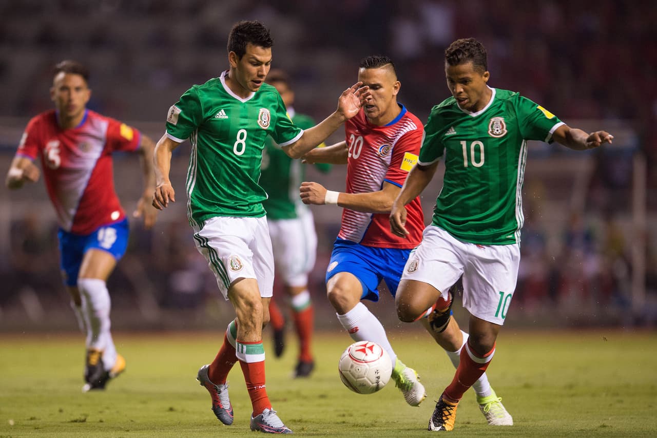 El partido estaba muy parejo y ningún equipo conseguía el camino perfecto para el gol.