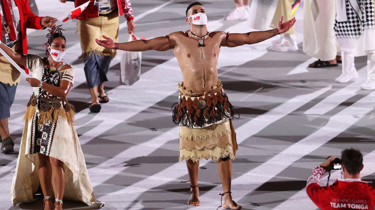 El musculoso atleta de Tonga recauda fondos tras tsunami