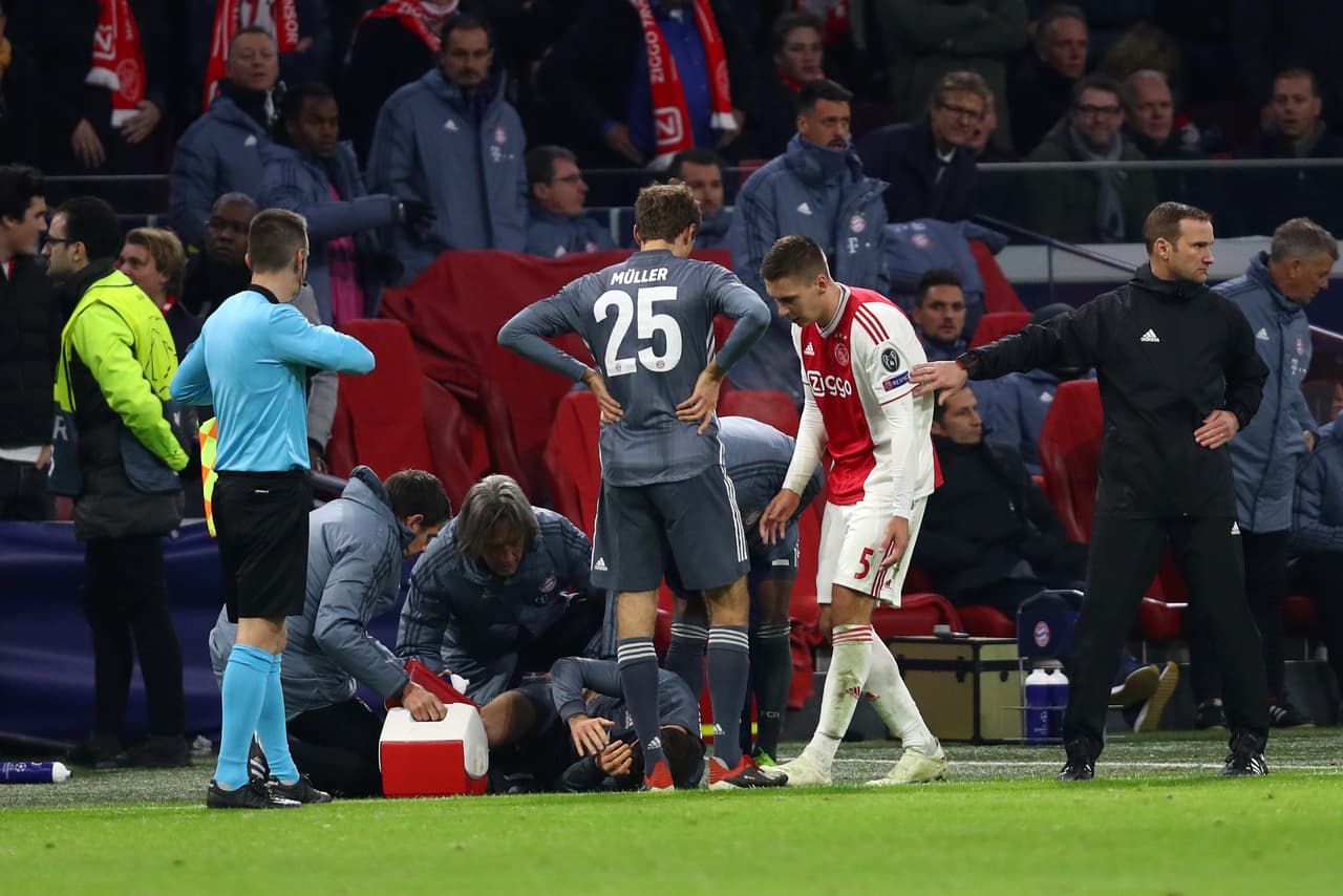Las cosas cambiarían de manera crucial cuando Maximilian Wöber derribó en el medio campo a Leon Gortezka con una entrada violenta.