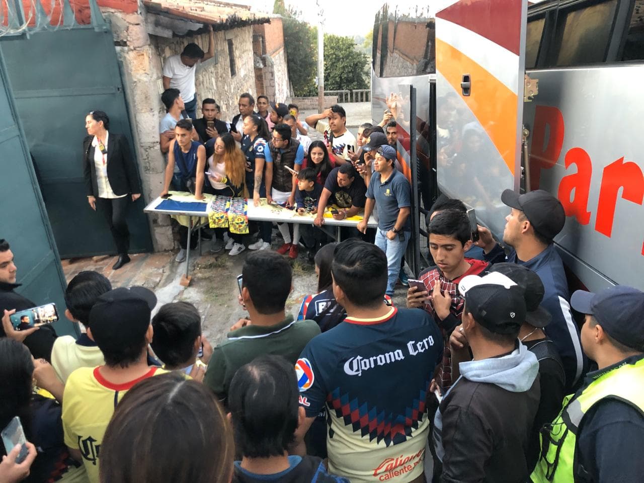 Monarcas y América continúan con la fiesta de las semifinales en el futbol mexicano.