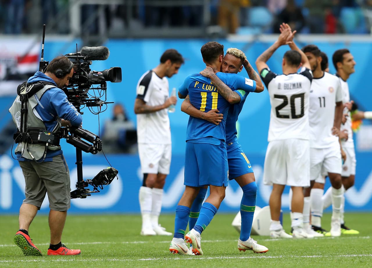 Philippe Coutinho y Neymar Jr. - siendo niños, en una entrevista, los dos brasileños expresaron su deseo de jugar en el Real Madrid cuando fuesen grandes, siendo el club de sus sueños.