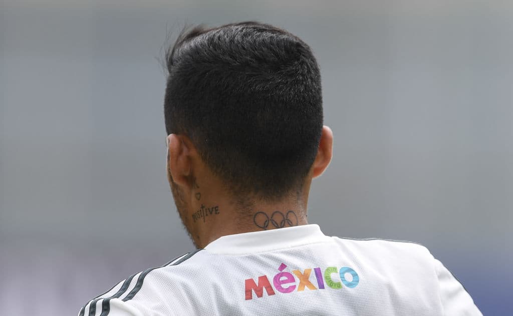 Javier Aquino recuerda en su cuerpo que fue ganador del oro olímpico con México.