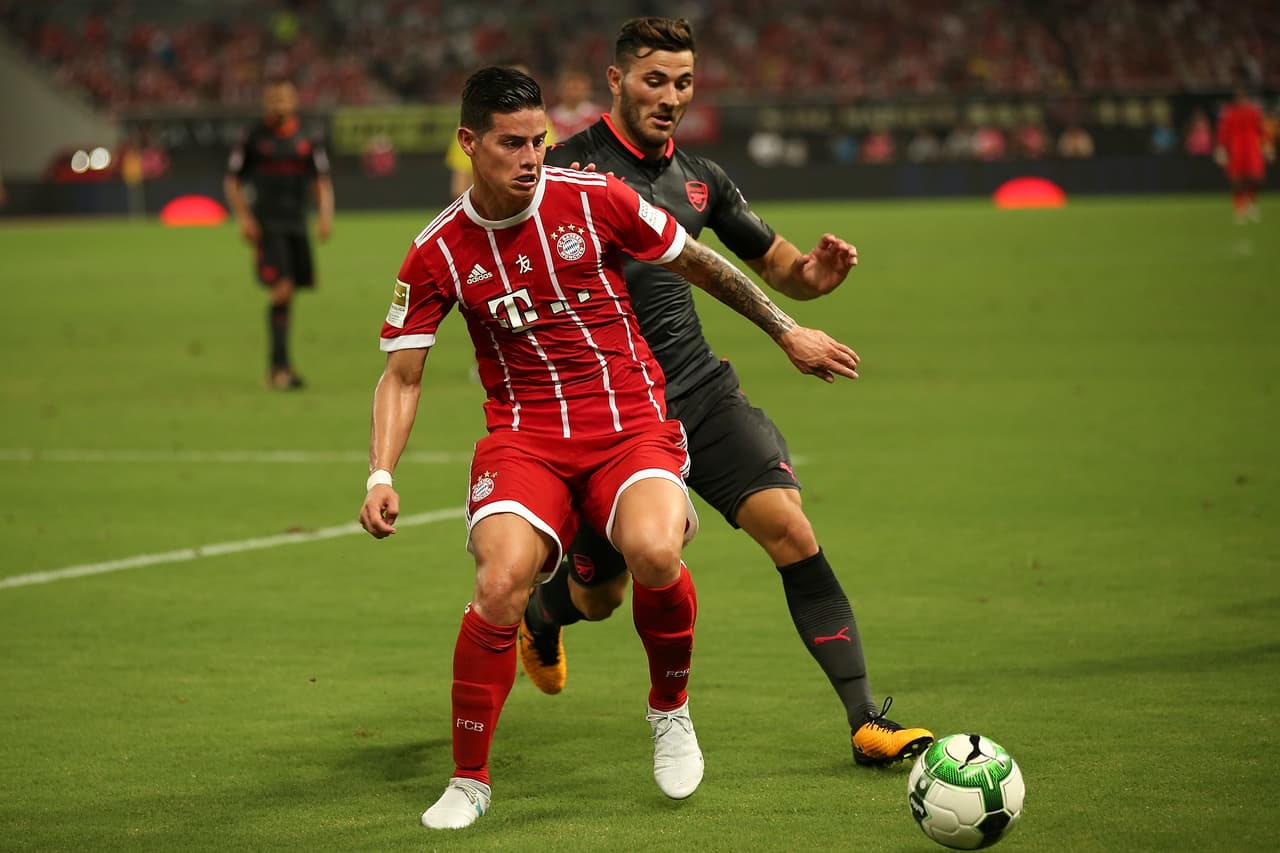 Arsenal vence en los penales al Bayern con James de titular