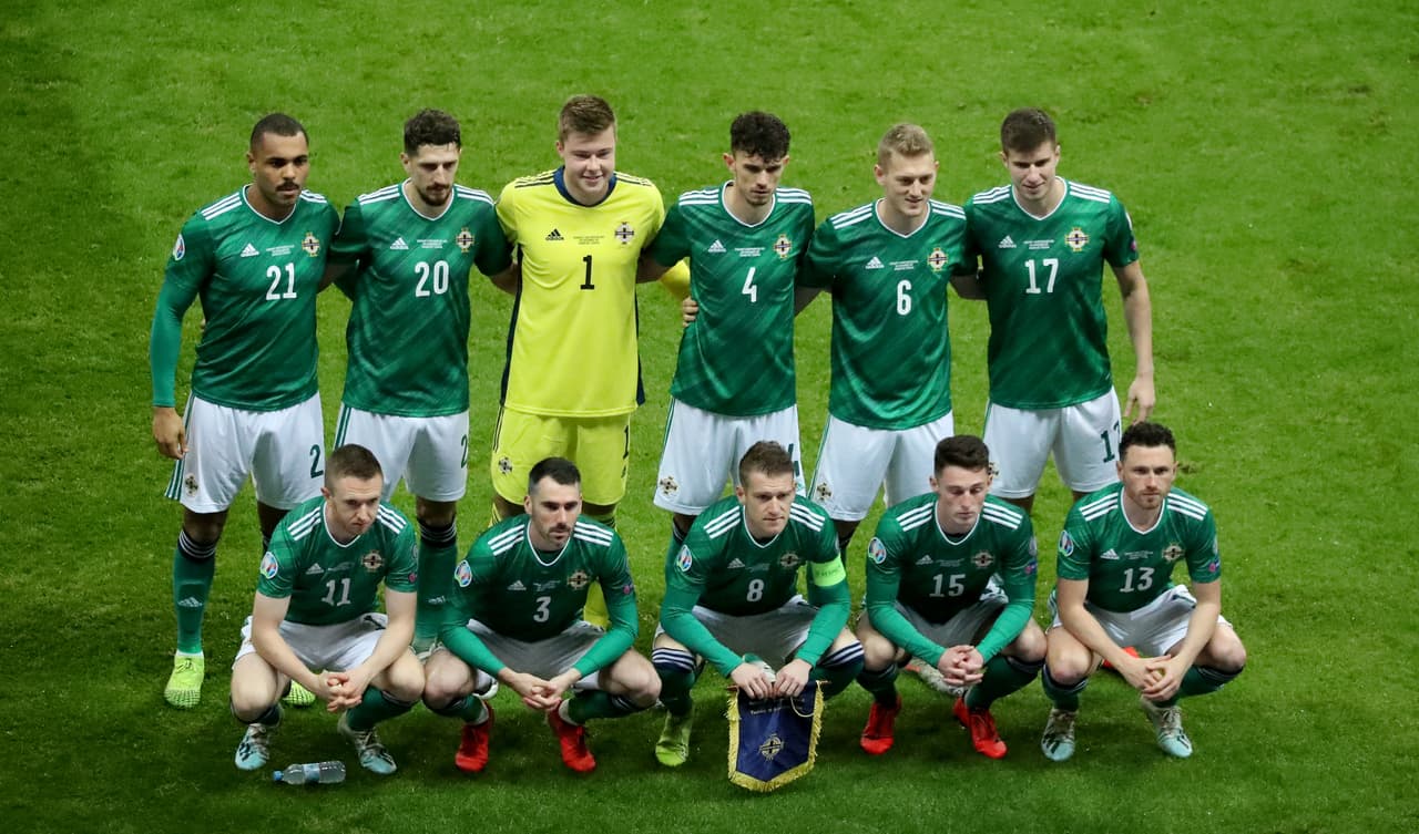 En la Liga B, Bosnia-Herzegovina se medirá ante Irlanda del Norte. El ganador de este duelo, recibirá al vencedor del partido entre Eslovaquia y República de Irlanda.