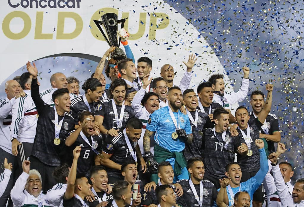 Tremendo festejo de la Selección Mexicana en Soldier Field luego de vencer 1-0 a Estados Unidos por la Final de la Copa Oro. Los jugadores y cuerpo técnico del Tri celebraron de manera impresionante, un triunfo conseguido a toda ley y una fiesta en la cancha para recordar la hazaña.