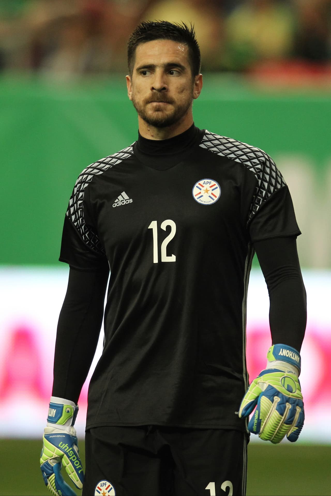 Antony Silva. Posición: Portero. Edad: 32 años. Club: Cerro Porteño (Paraguay). Veces seleccionado: 15. Descripción: Es un cancerbero muy alto que se impone en el juego aéreo y que poco a poco ha ido ganando terreno en la selección paraguaya. En la Copa América de 2015, jugó dos partidos tras la lesión de Villar y en uno de ellos lució contra Argentina donde sacó un empate a dos.