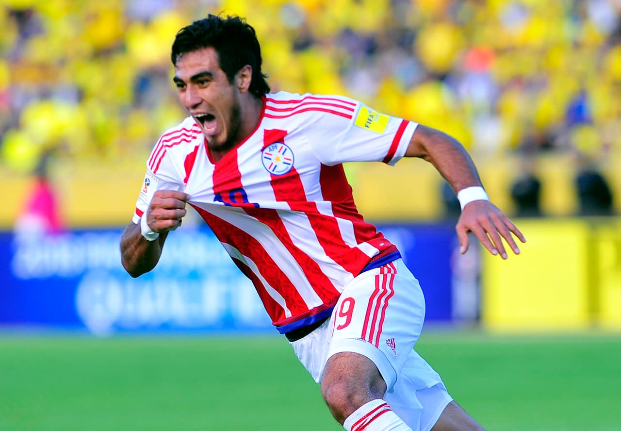 Darío Lezcano. Posición: Delantero. Edad: 25 años. Club: Ingolstadt (Bundesliga de Alemania). Veces seleccionado: 5. Descripción: Es la apuesta de Ramón Díaz para el ataque de Paraguay donde ha tenido un papel muy importante a pesar de pasar toda su carrera jugando en la liga de Suiza. El Pelado lo llamó para las eliminatorias donde ha marcado cuatro goles y se ha destacado como el más peligroso en ataque por su buena definición.