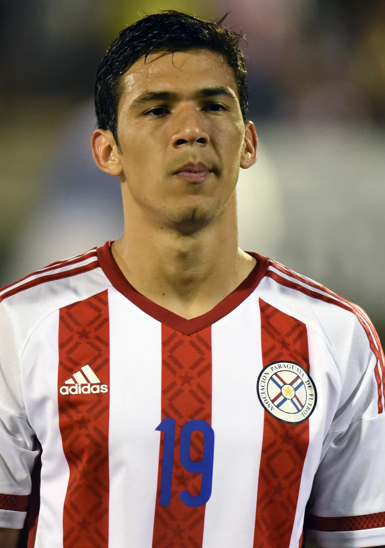 Fabián Balbuena. Posición: Defensa. Edad: 24 años. Club: Corinthians (Brasil). Veces seleccionado: 3. Descripción: Es un defensa central con el estilo de la vieja escuela paraguaya de buen trato de pelota y ferviente en la marca que lo ha llevado a jugar en el campeonato brasileño. Apenas hace un año debutó en su selección contra México y buscará consolidarse en la Copa América Centenario.