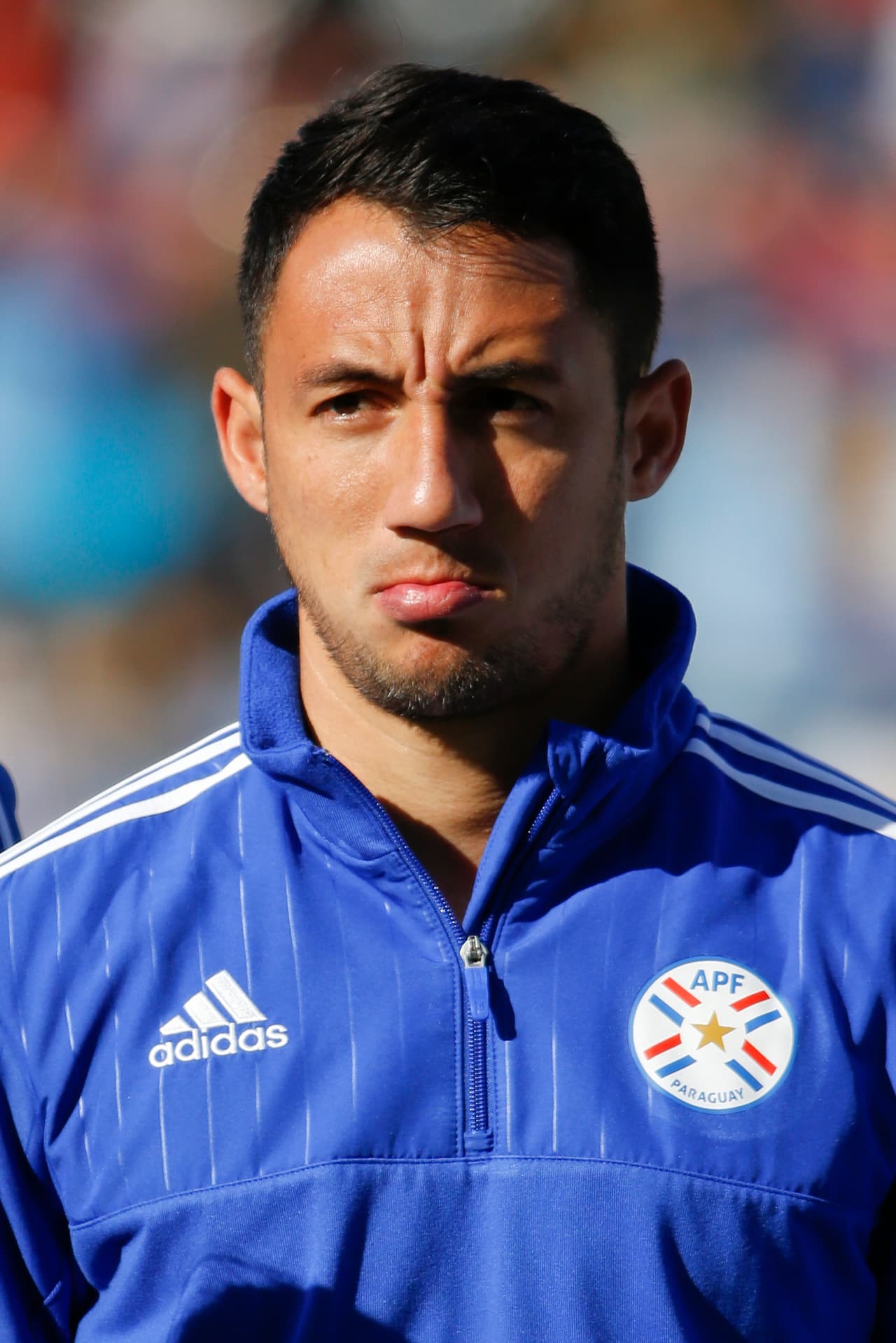 Iván Piris. Posición: Defensa. Edad: 27 años. Club: Udinese (Serie A de Italia). Veces seleccionado: 24. Descripción: Es un gran lateral derecho que tiene experiencia en el Viejo Continente donde ha jugado en Portugal con el Sporting y en Italia con la Roma y ahora Udinese. Es un defensa que pone mucha entrega y es reconocido por su formidable condición física que le permite correr a tope durante los 90 minutos. Es titular con el Pelado.