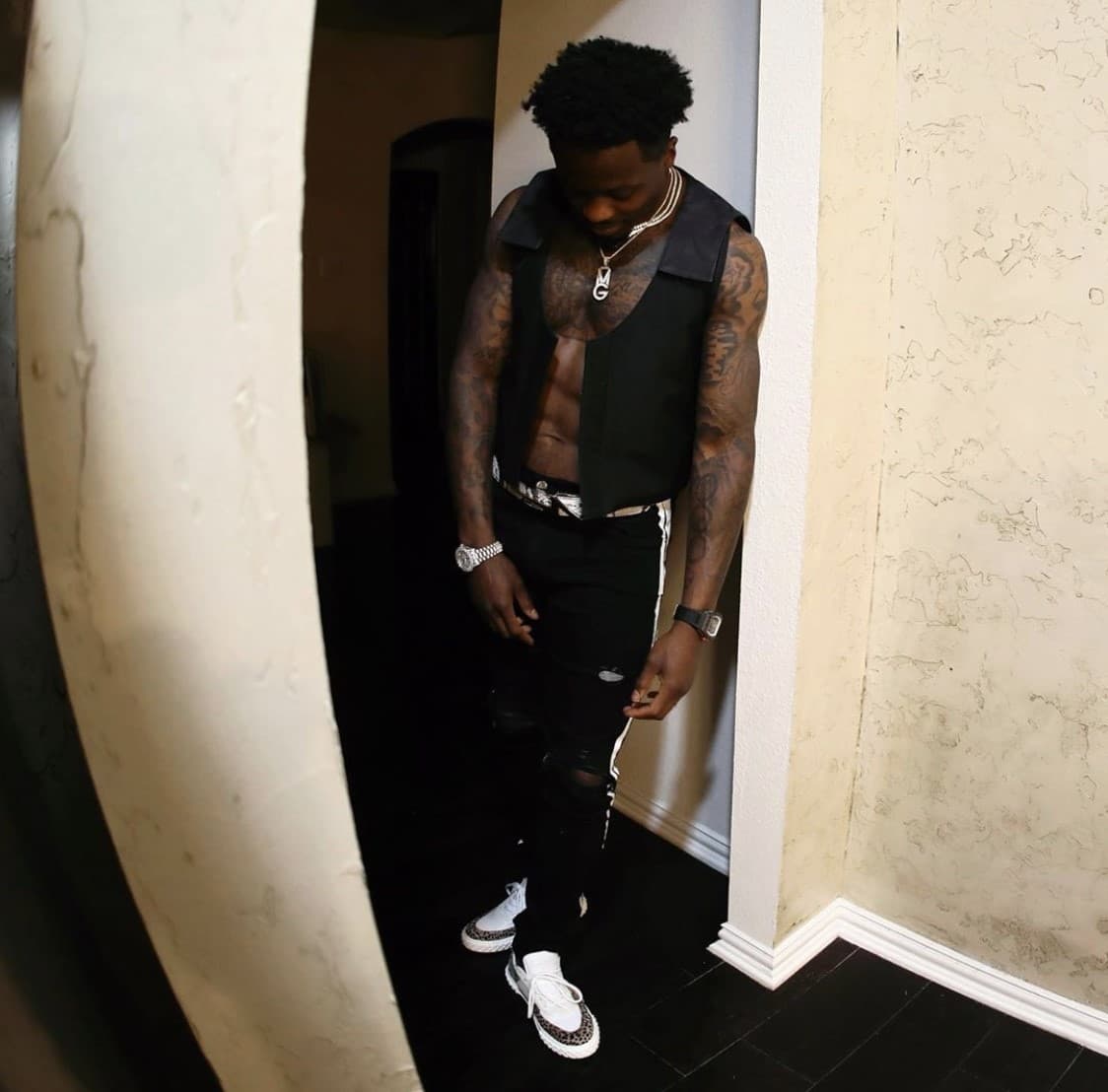 El talentoso receptor de los Tampa Bay Buccaneers, Marquise Goodwin, acostumbra a pportar sus joyas de manera extraordinaria y sin ser muy exagerado.