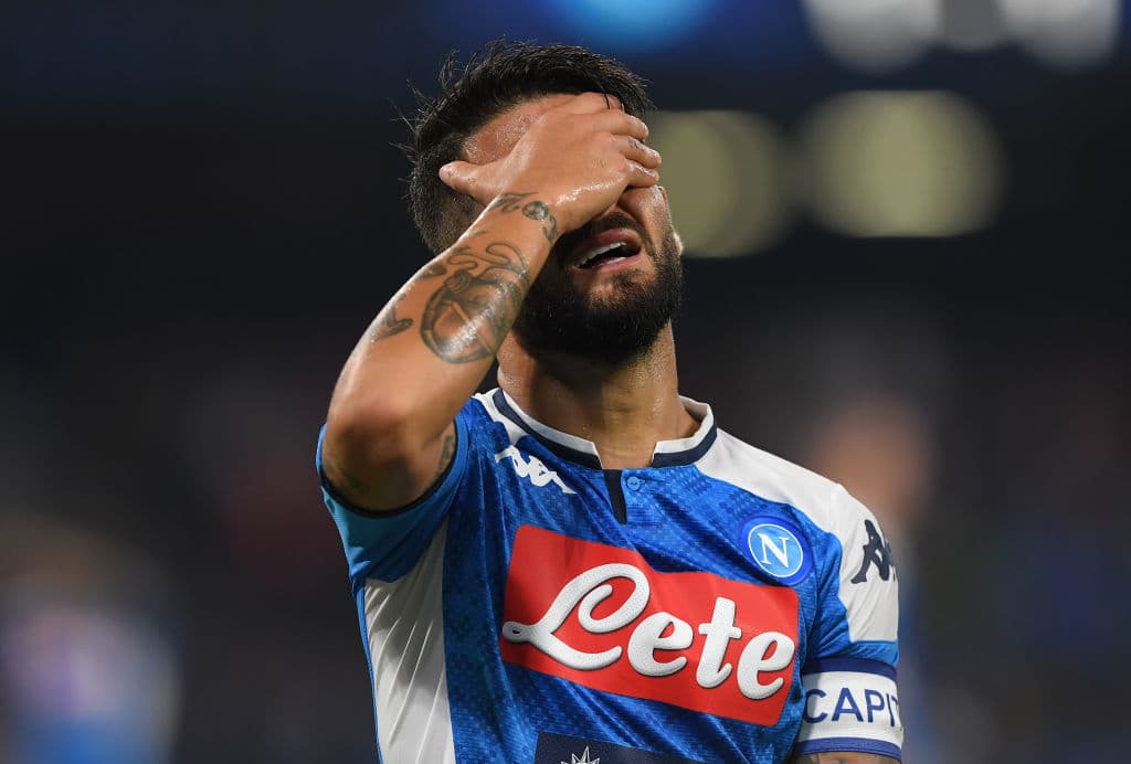 Lorenzo Insigne se pierde una oportunidad de gol.