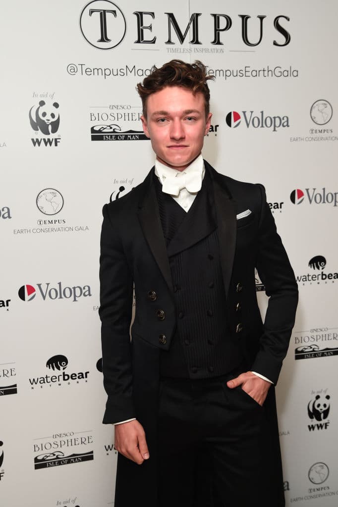 Los encargados de interpretar a Sherlock Holmes y al Dr. John Watson, serán Henry-Lloyd Hughes y Royce Pierreson.
<br>