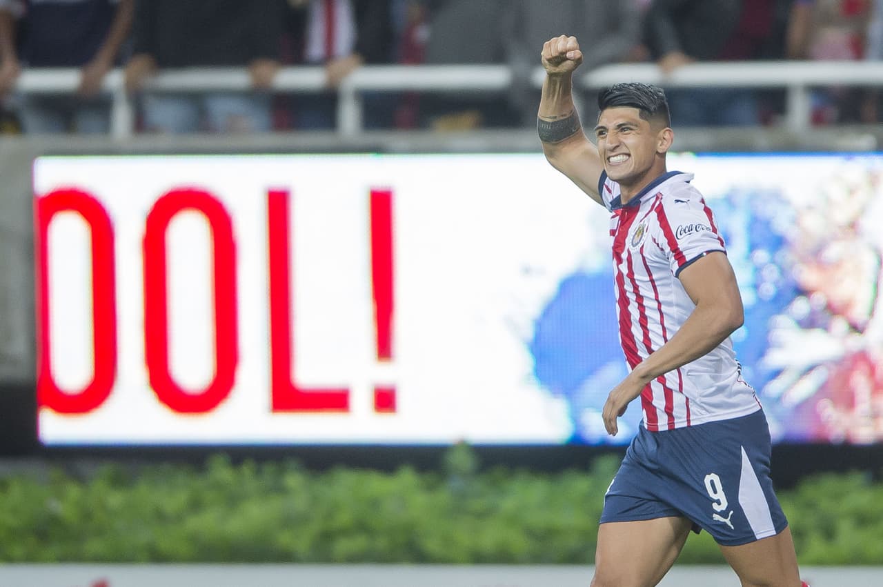 Se veía con mucho deseo e iniciativa a Pulido en el partido, pidiendo el balón y haciendo 
<i>sprints</i> para convertirse en opción en zona de ataque.