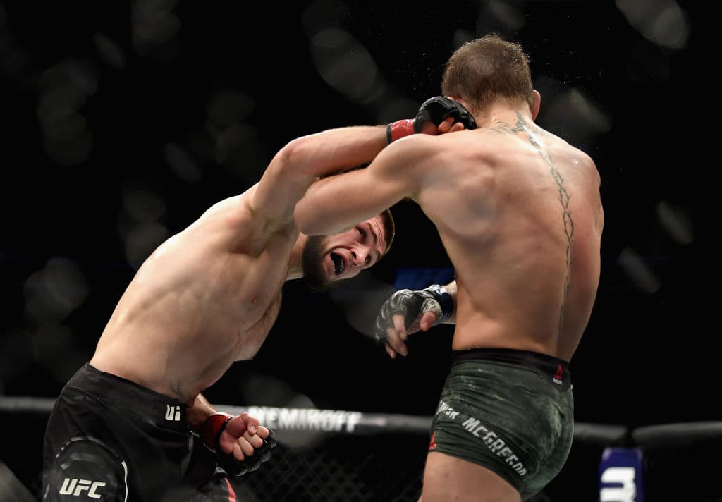 Khabib Nurmagomedov no solo retuvo su título, también sigue invicto en la UFC.