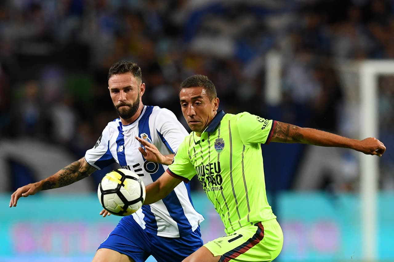 Liga NOS / Porto [3]-0 Chaves: Jesús Tecatito Corona y Miguel Layún fueron titulares en este encuentro. Diego Reyes fue suplente (no jugó) y Héctor Herrera no fue convocado. Para Layún, este fue su primer partido de la temporada como inicialista.
