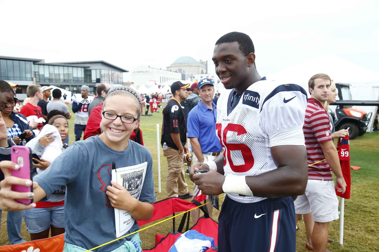 Los Houston Texans decidieron cambiar al ala cerrada Khari Lee a los Chicago Bears